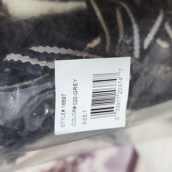 NEW Muk Luk Gwen Snowboots Rubber Tread Lace Up Style Spring Boots Tall Winter - Picture 14 of 15